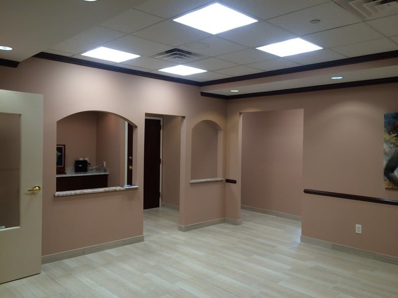 280 State Route 35, Red Bank, NJ for lease - Interior Photo - Image 3 of 46