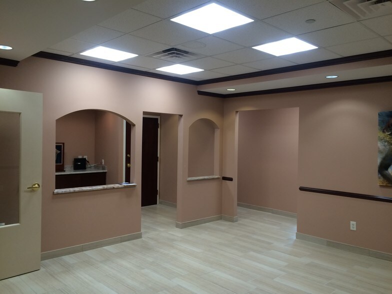 280 State Route 35, Red Bank, NJ à louer - Photo intérieure - Image 3 de 46