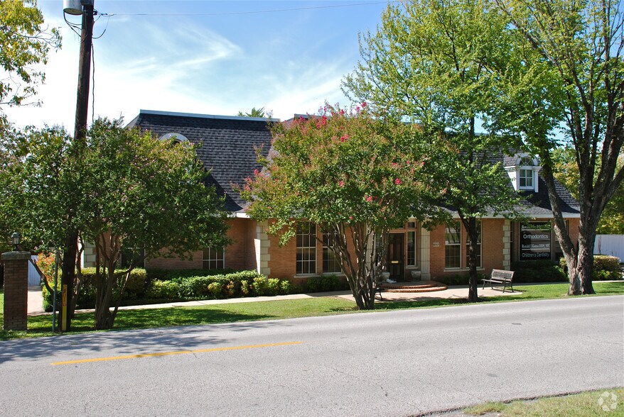 9757 White Rock Trl, Dallas, TX à louer - Photo principale - Image 1 de 5