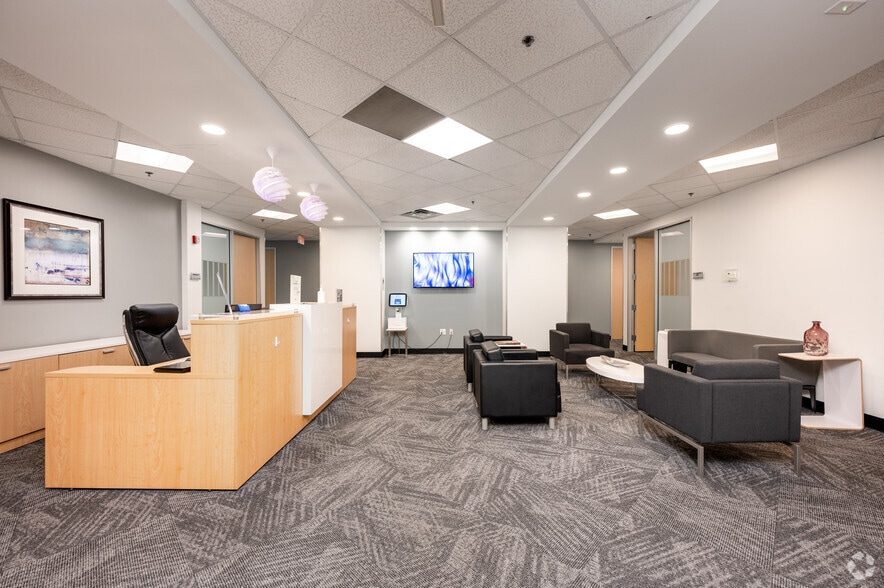 450 E 96th St, Indianapolis, IN for lease - Building Photo - Image 1 of 25