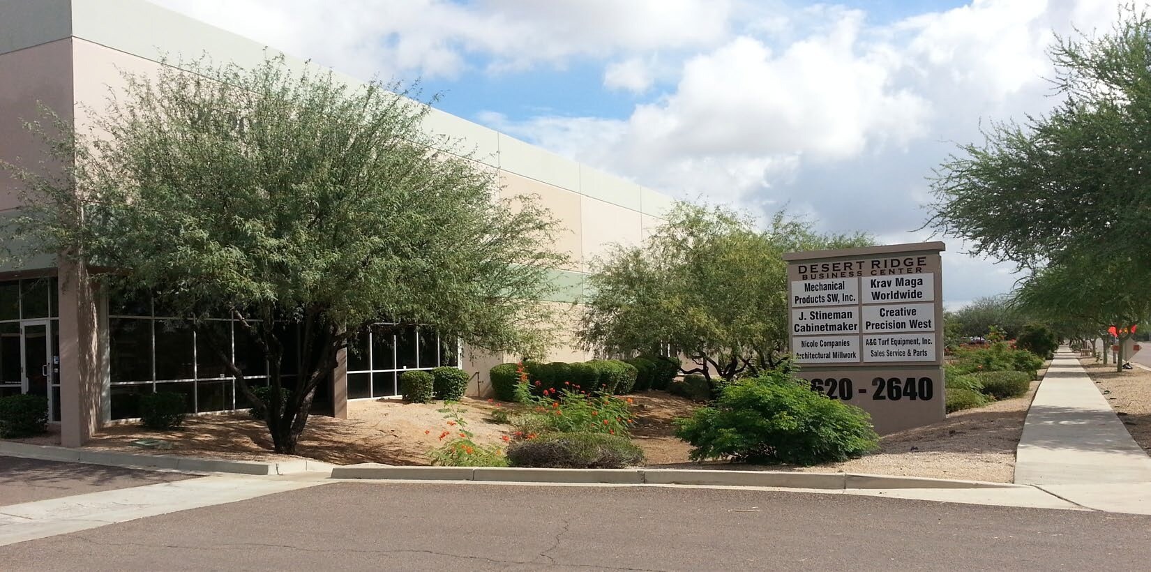 2620 E Rose Garden Ln, Phoenix, AZ à louer Photo du bâtiment- Image 1 de 5