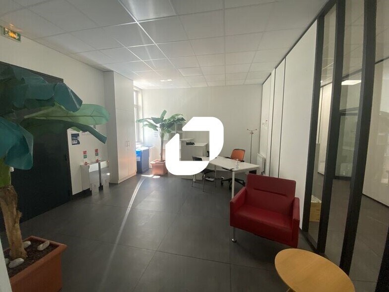 Office in Éragny for lease - Interior Photo - Image 3 of 11
