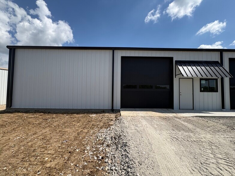 130 Mission Dr, Sherman, TX à louer - Photo du bâtiment - Image 3 de 14