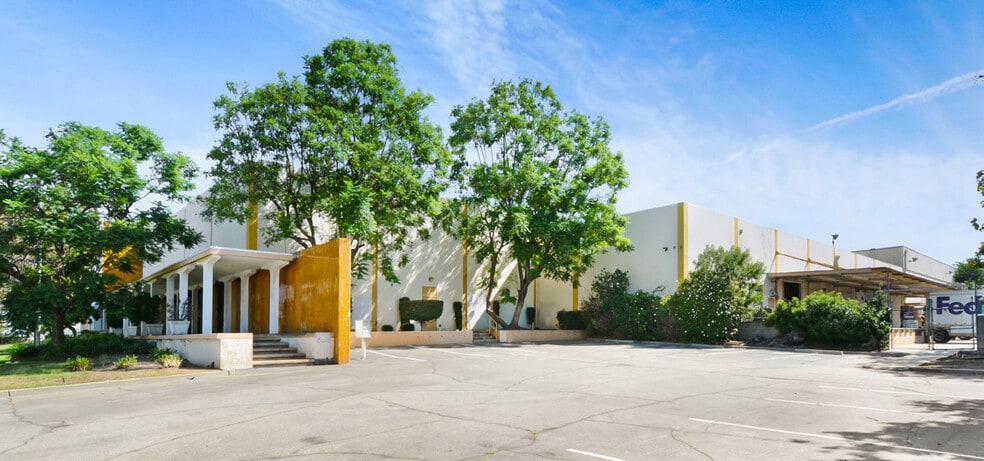 222 N Vincent Ave, West Covina, CA for lease - Building Photo - Image 2 of 10