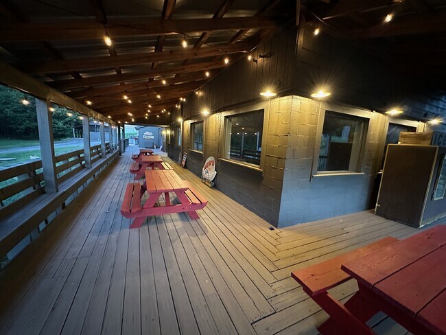 Plus de détails pour 3746 Mount Pleasant Rd, Sherrills Ford, NC - Commerce de détail à vendre