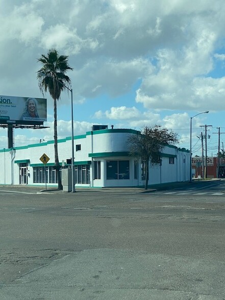 1701 S Staples St, Corpus Christi, TX for lease - Building Photo - Image 1 of 11