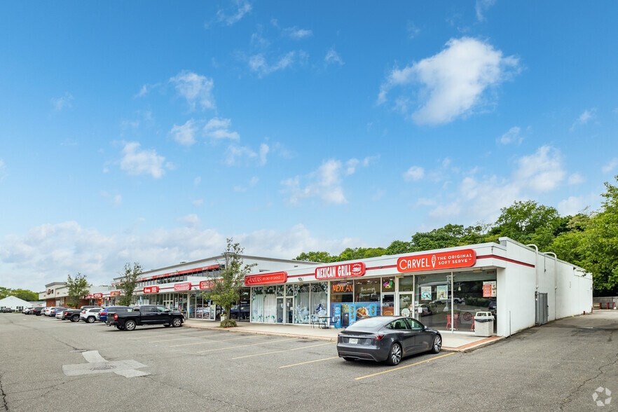 508-520 Larkfield Rd, East Northport, NY à louer - Photo du bâtiment - Image 3 de 3