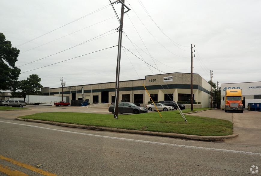 4650 S Pinemont Dr, Houston, TX for lease - Primary Photo - Image 1 of 9
