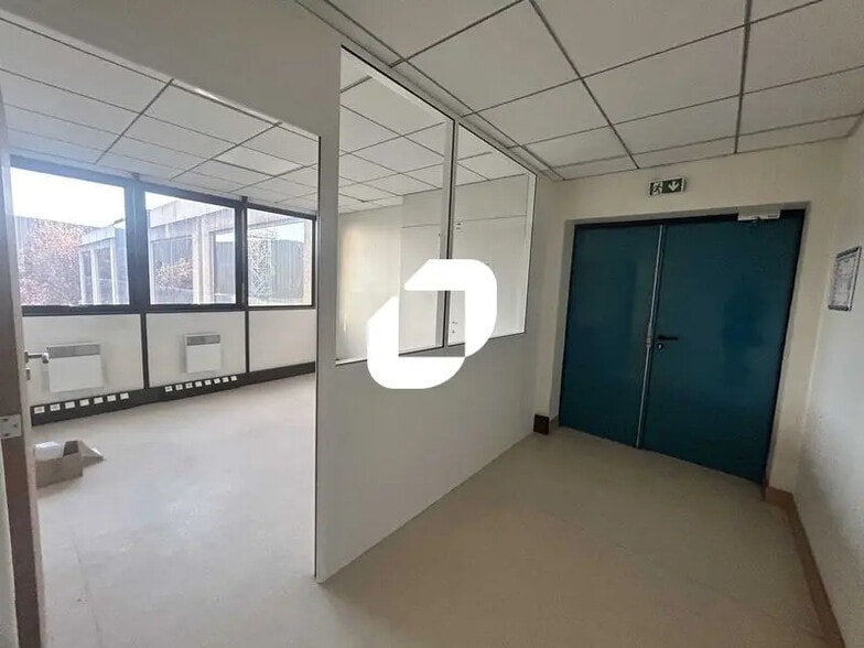 Office in Argenteuil for lease - Interior Photo - Image 3 of 9