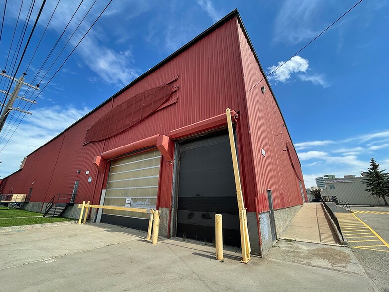 5239 53rd Ave, Red Deer, AB à louer - Photo du bâtiment - Image 3 de 5