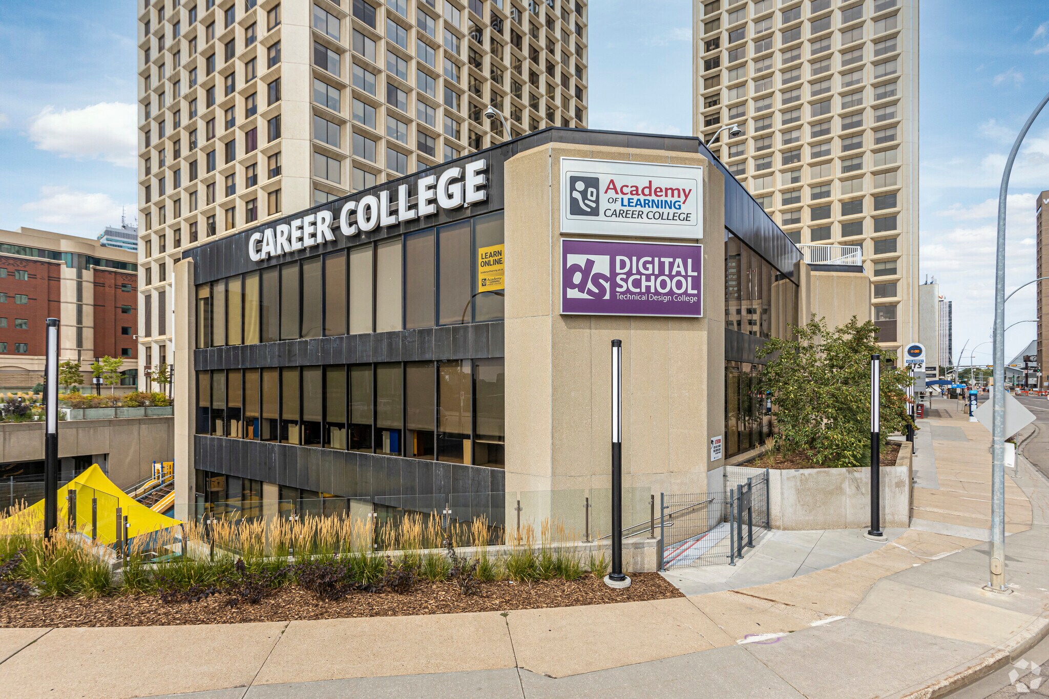 10010 100 St NW, Edmonton, AB à vendre Photo principale- Image 1 de 1