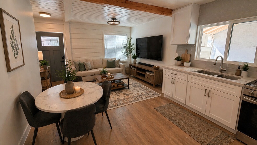 22157 Clarendon St, Woodland Hills, CA for sale - Building Photo - Image 3 of 26
