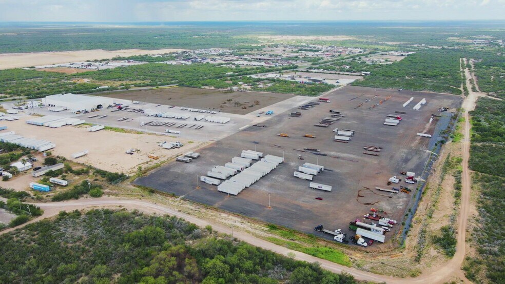 22401 Mines Rd, Laredo, TX à louer - Vidéo sur l’inscription commerciale - Image 2 de 5