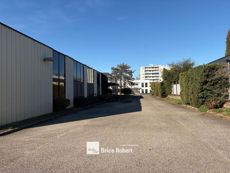 52 Rue Alexandre Dumas, Vaulx-en-Velin for lease - Building Photo - Image 2 of 7