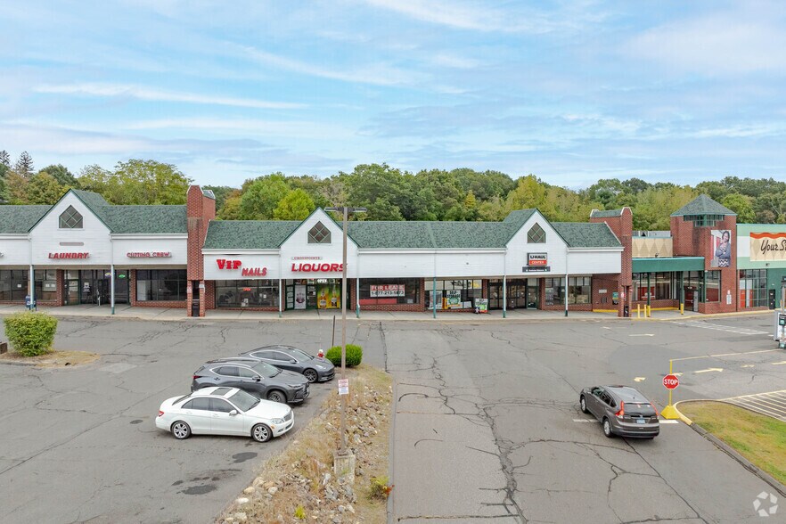 799 New Haven Rd, Naugatuck, CT à louer - Photo du bâtiment - Image 2 de 5