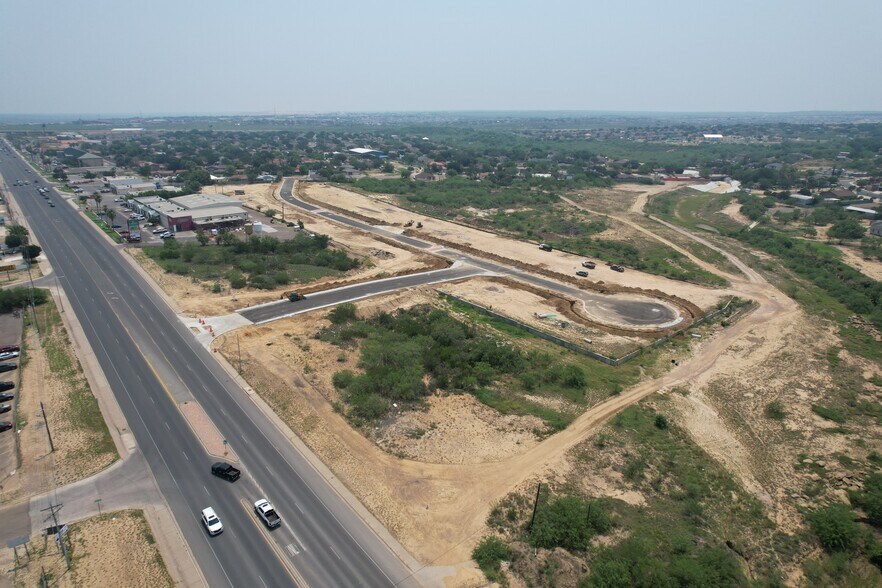 3701 Jaime Zapata Memorial Hwy, Laredo, TX à vendre - Aérien - Image 3 de 7
