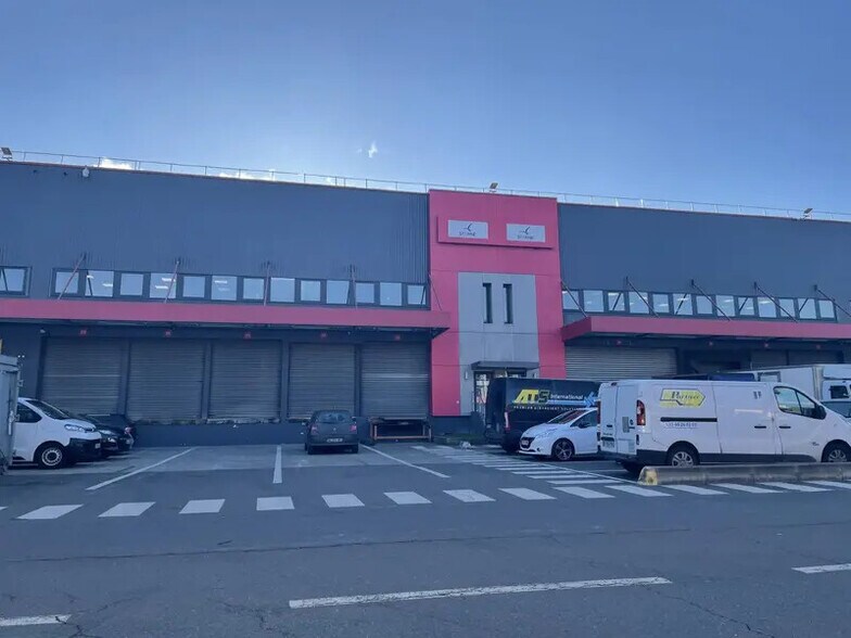 Flex dans Le Blanc-Mesnil à louer - Photo du bâtiment - Image 3 de 8