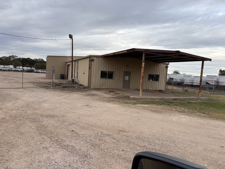 4447 W State Highway 71, La Grange, TX à louer - Photo du b timent - Image 1 de 27