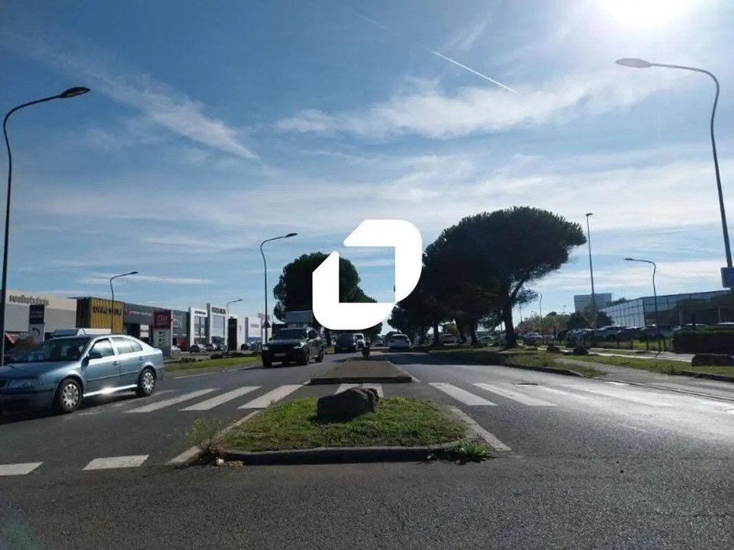 Commerce de détail dans Orvault à louer Photo du bâtiment- Image 1 de 2