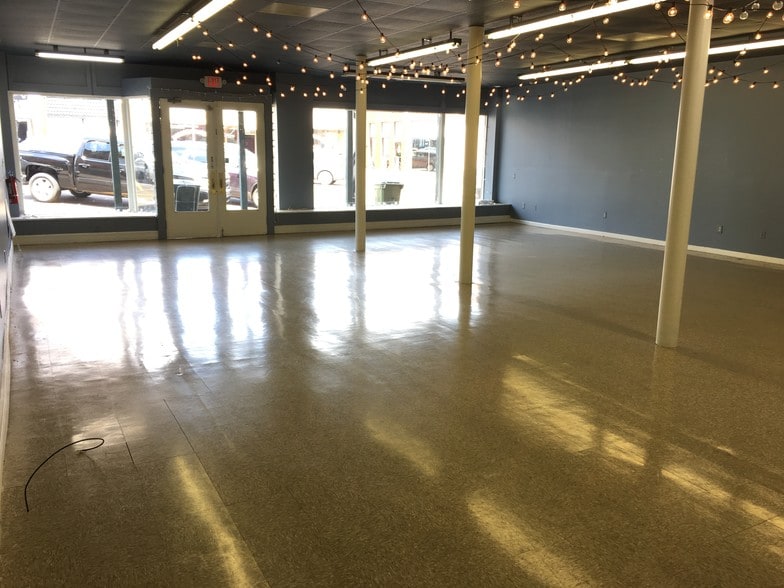 225 N 1st St, Pulaski, TN for lease - Interior Photo - Image 3 of 6