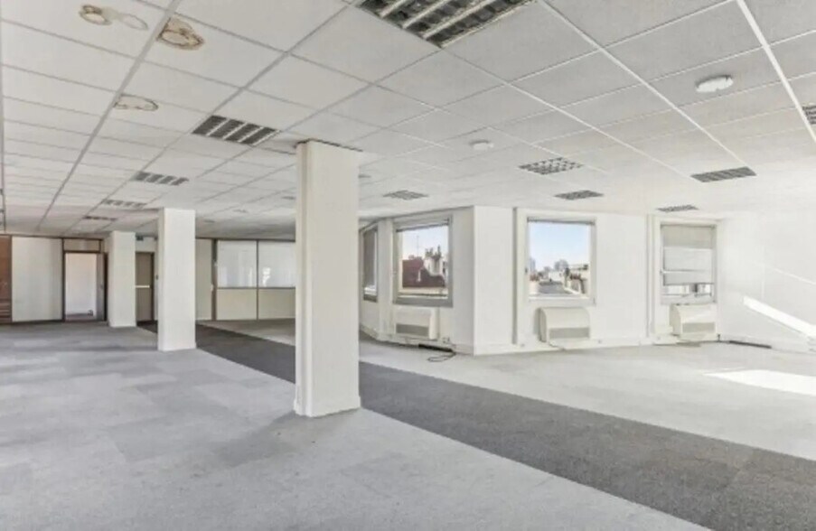 Office in Levallois-Perret for lease - Building Photo - Image 3 of 3