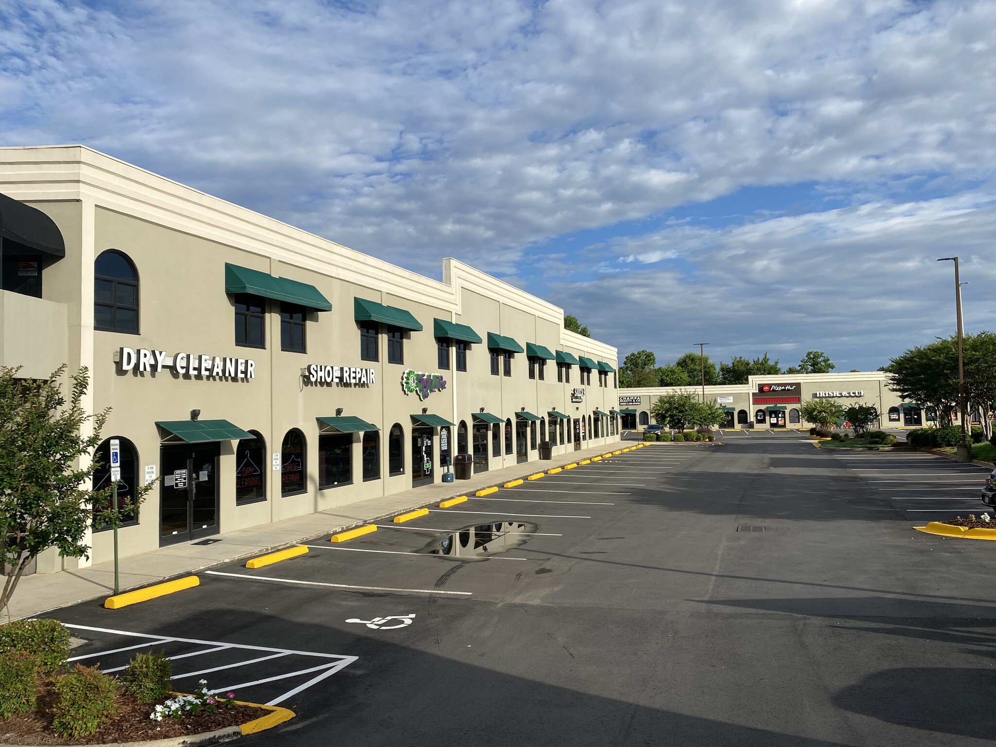 19501-19507 W Catawba Ave, Cornelius, NC for lease Primary Photo- Image 1 of 7