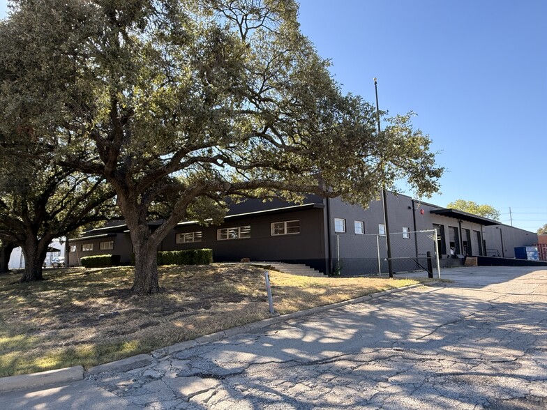 8717 Directors Row, Dallas, TX for sale - Building Photo - Image 2 of 10