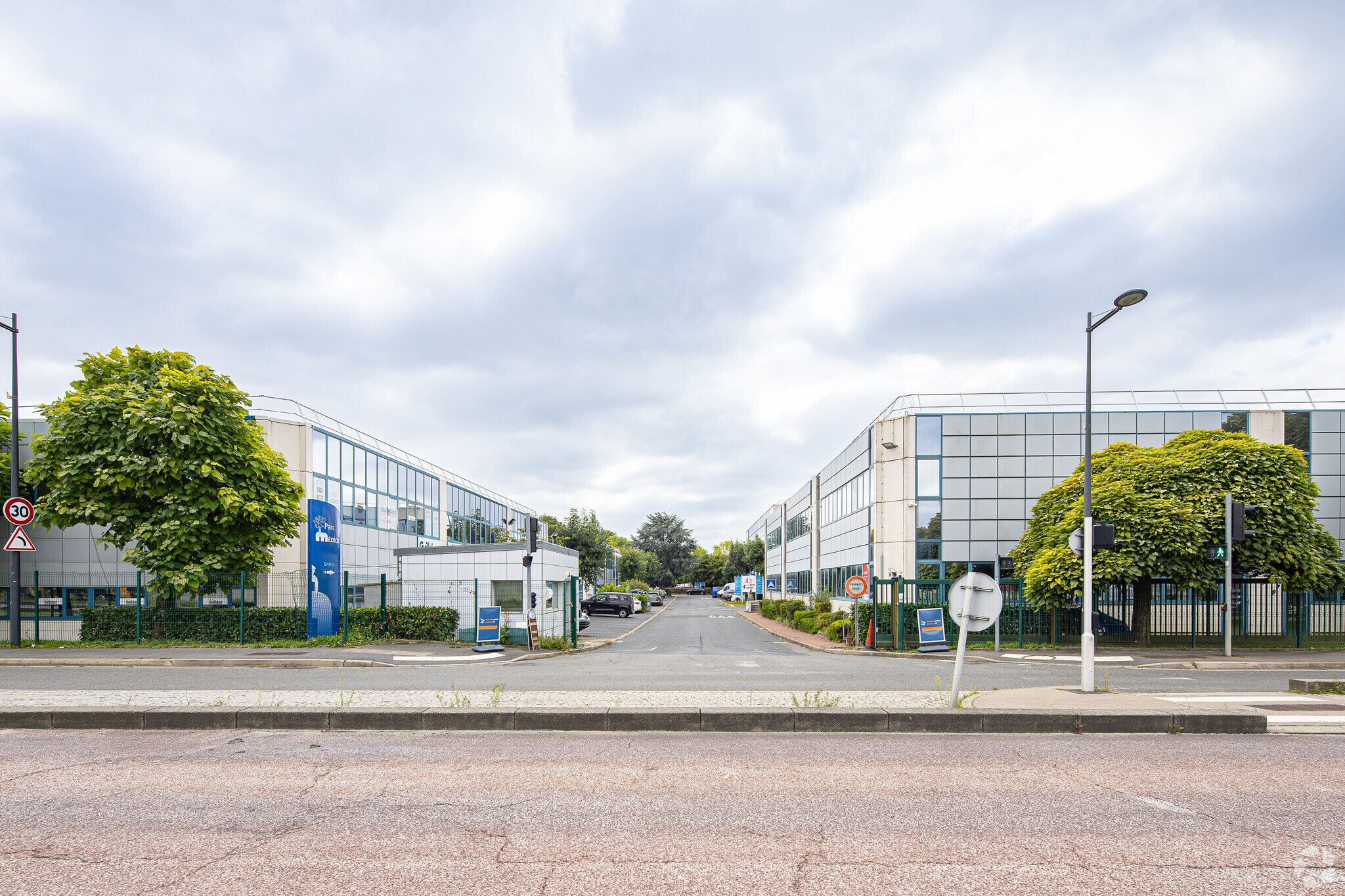 Avenue Des Pépiniéres, Fresnes à louer Photo principale- Image 1 de 4