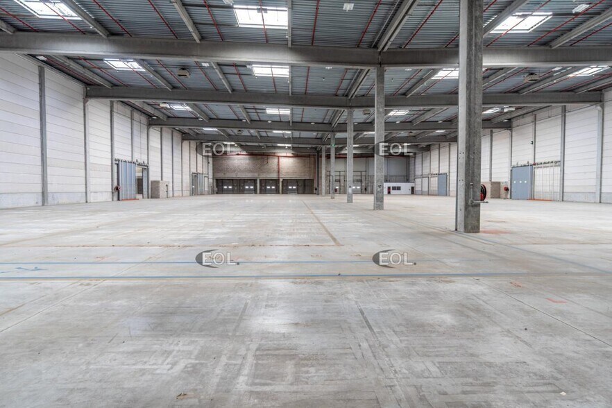 Industrial in Combs-la-Ville for lease - Building Photo - Image 2 of 29