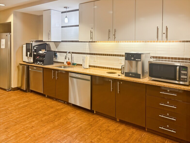 263 Tresser Blvd, Stamford, CT à louer - Photo intérieure - Image 2 de 18
