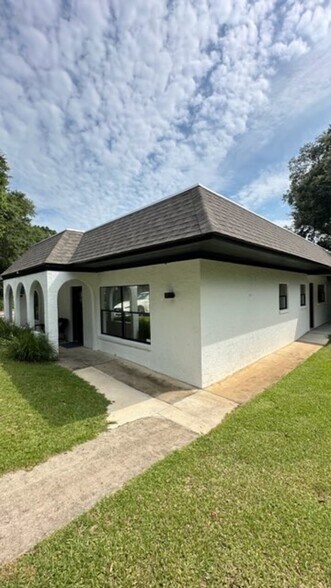 1706 Riggins Rd, Tallahassee, FL à louer - Photo du bâtiment - Image 2 de 14