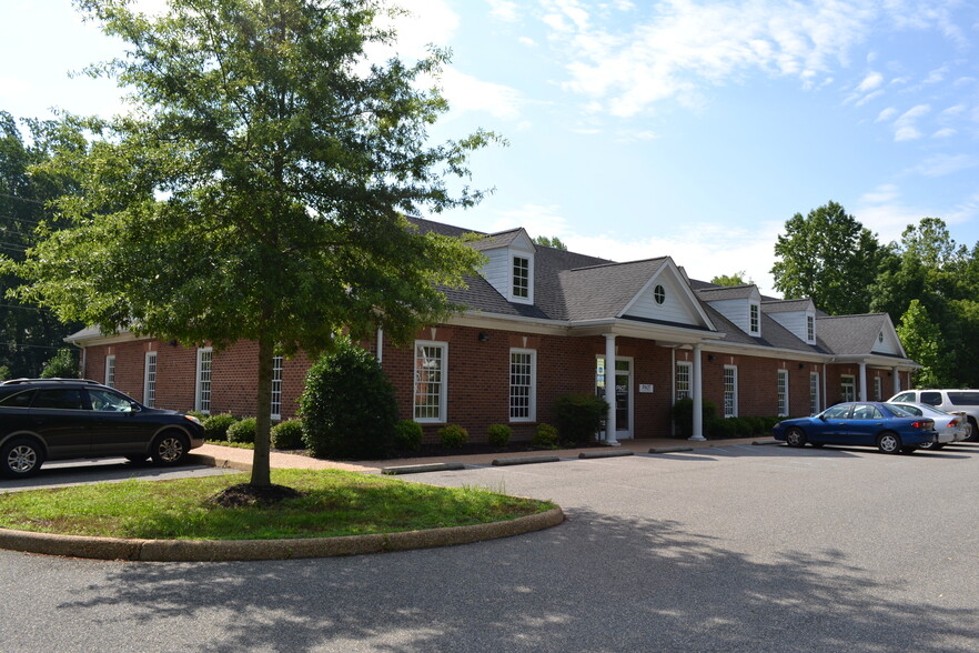 6970 Fox Hunt Ln, Gloucester, VA for sale - Building Photo - Image 1 of 2