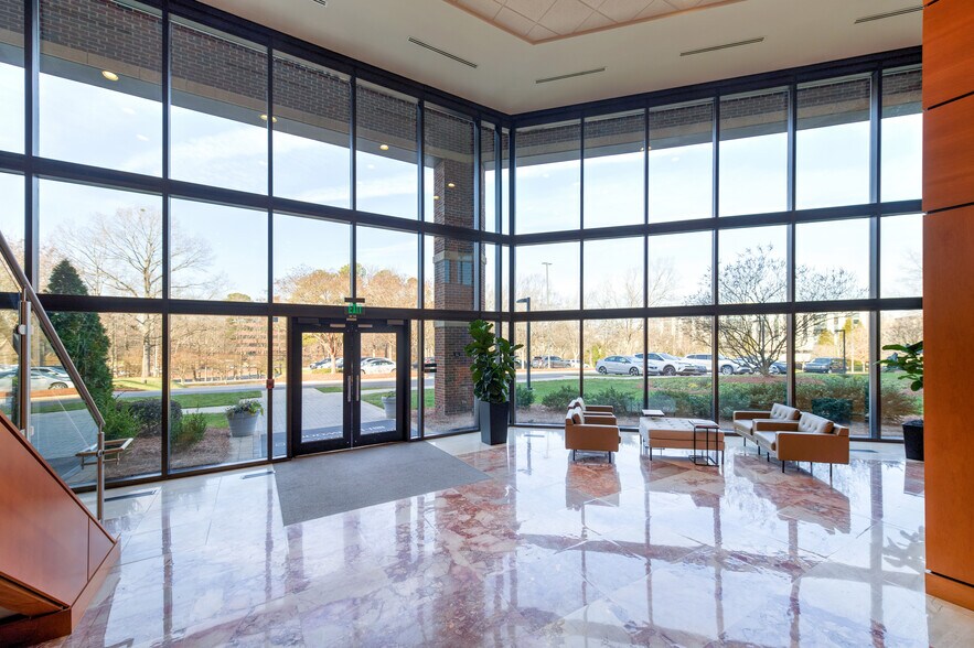 3600 Glenwood Ave, Raleigh, NC à louer - Hall d’entrée - Image 2 de 18