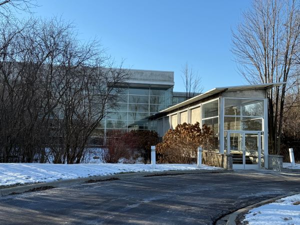 Daley Drive Campus portefeuille de 3 propriétés à vendre sur LoopNet.ca - Photo du bâtiment - Image 2 de 6