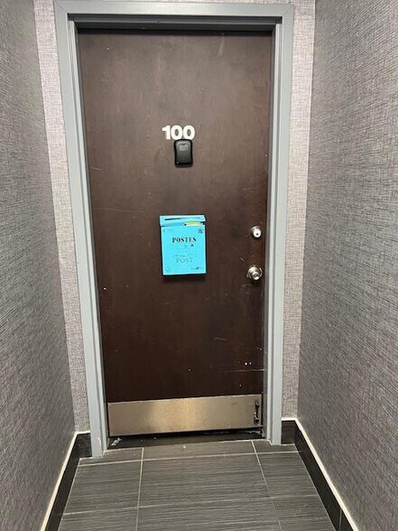 24912 Jericho Tpke, Floral Park, NY à louer - Photo du bâtiment - Image 2 de 10