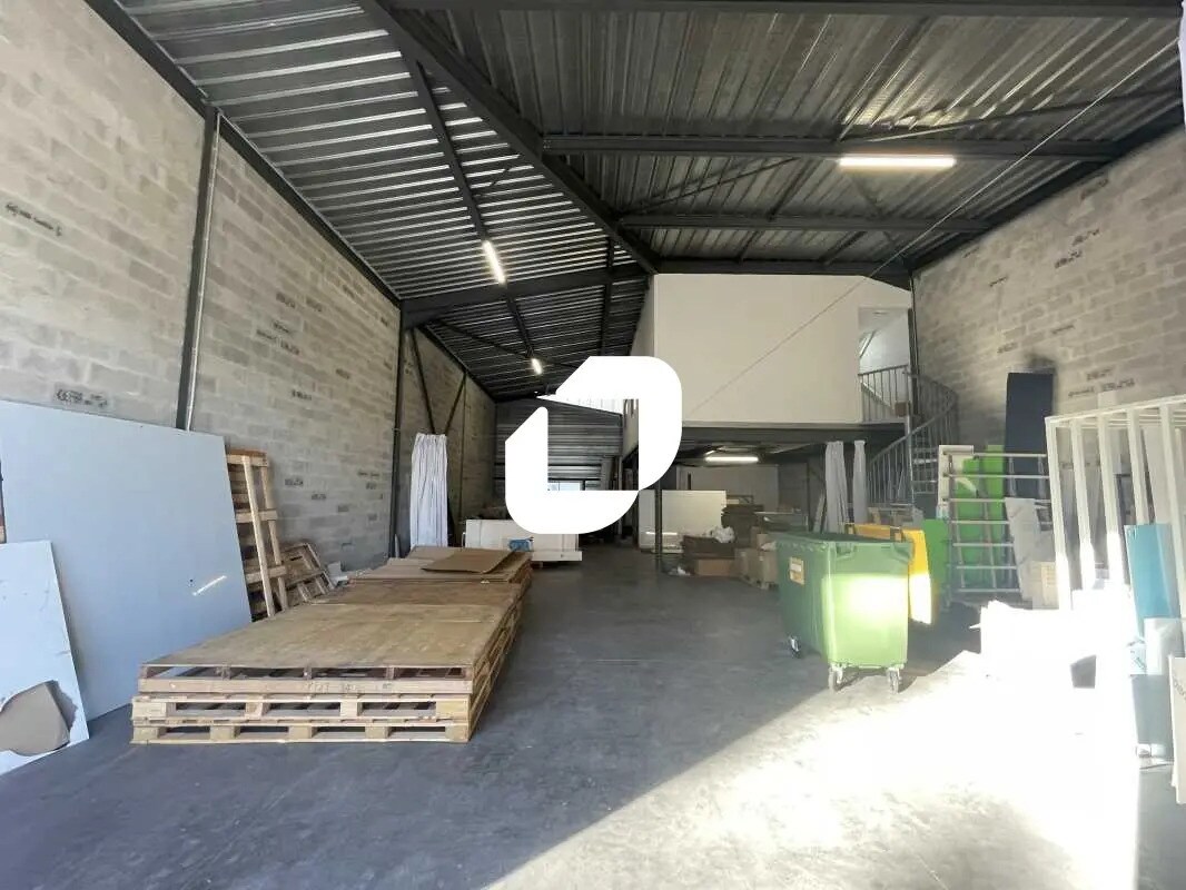 Flex in Le Taillan-Médoc for lease Building Photo- Image 1 of 8