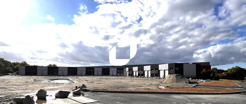 Flex dans GRANDCHAMP-DES-FONTAINES à louer - Photo du bâtiment - Image 3 de 15