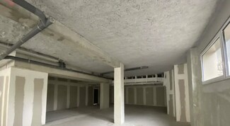 Plus de détails pour Multi-résidentiel à vendre