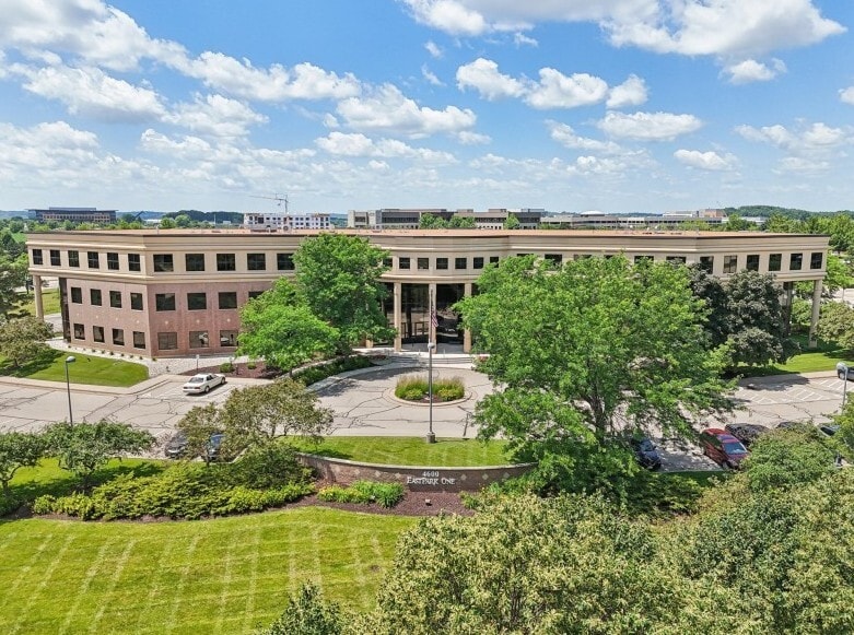 American Center Class A Office Portfolio portefeuille de 2 propriétés à vendre sur LoopNet.ca - Photo du bâtiment - Image 3 de 9