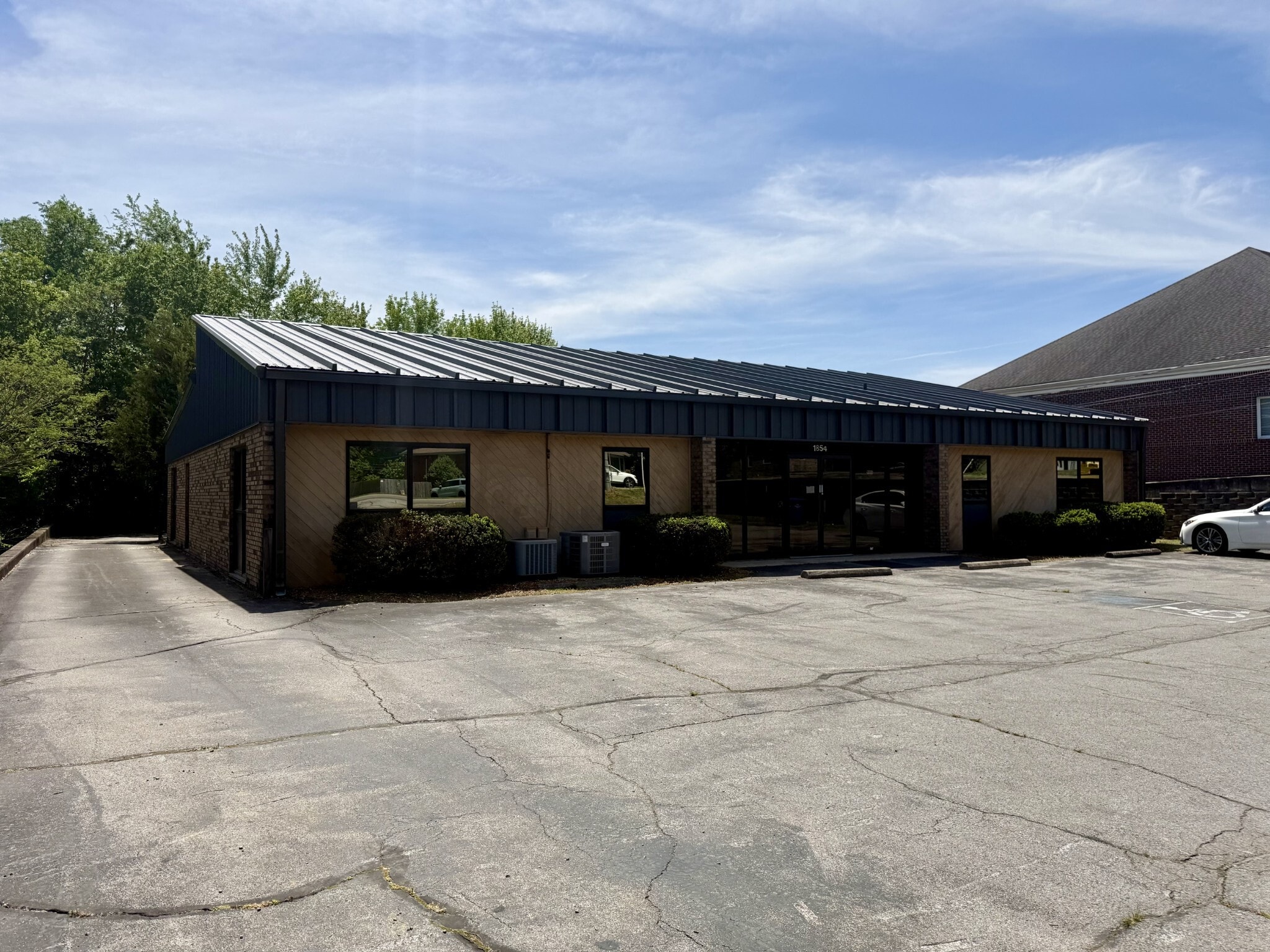 1854 Memorial Dr, Clarksville, TN for lease Building Photo- Image 1 of 5