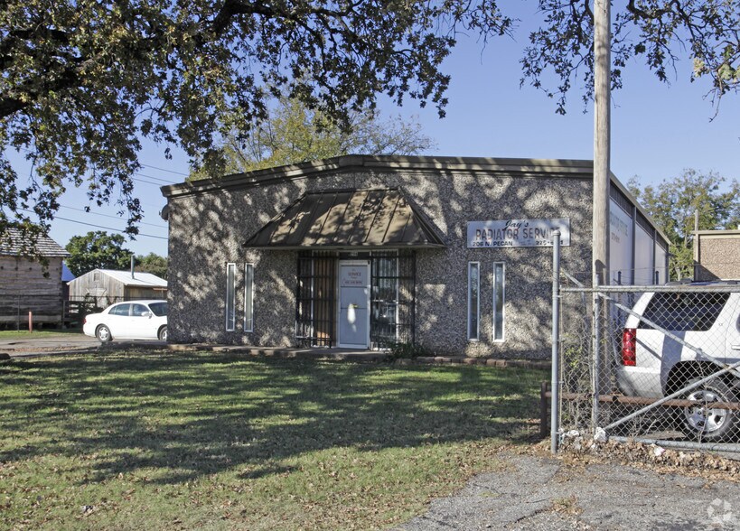 206 Pecan St, Arlington, TX à louer - Photo du bâtiment - Image 3 de 10