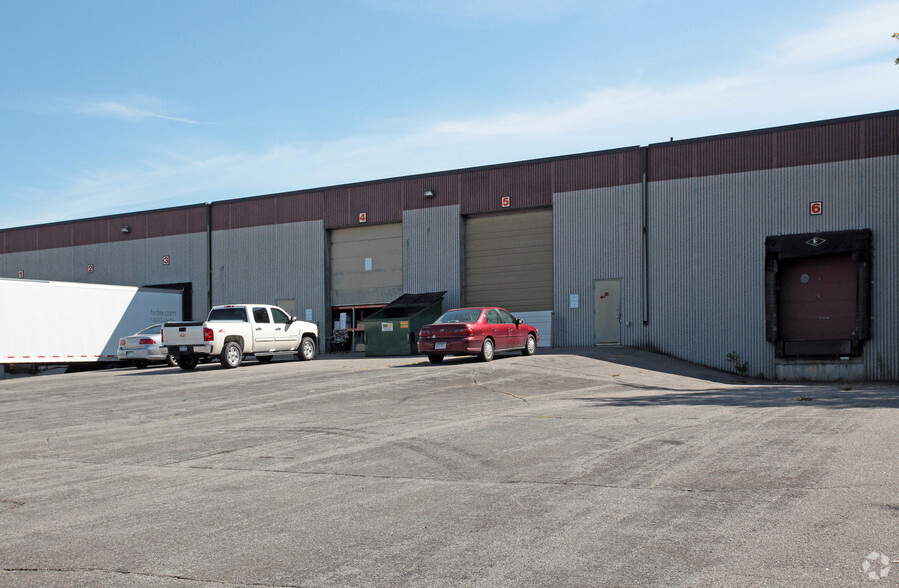 200 S Owasso Blvd E, Little Canada, MN for lease - Building Photo - Image 2 of 8