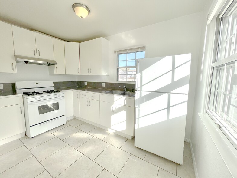 8738 Ramsgate Ave, Los Angeles, CA for sale - Building Photo - Image 3 of 5