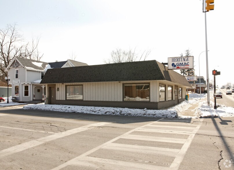 201 E Grand River Ave, Brighton, MI à louer - Photo du bâtiment - Image 2 de 10
