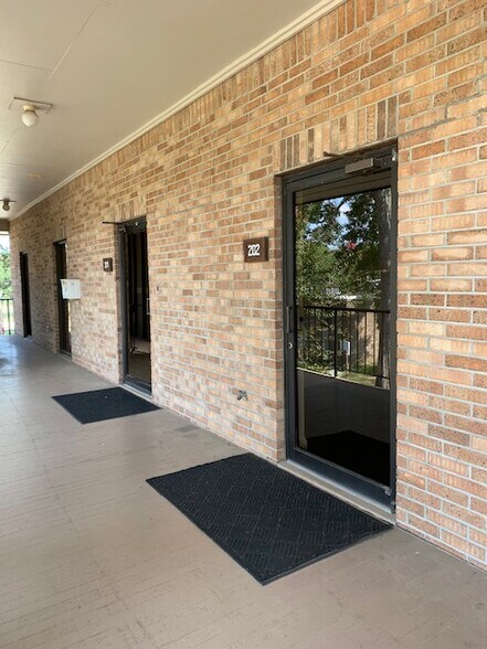 733 E Airport Ave, Baton Rouge, LA à louer - Photo du bâtiment - Image 3 de 3