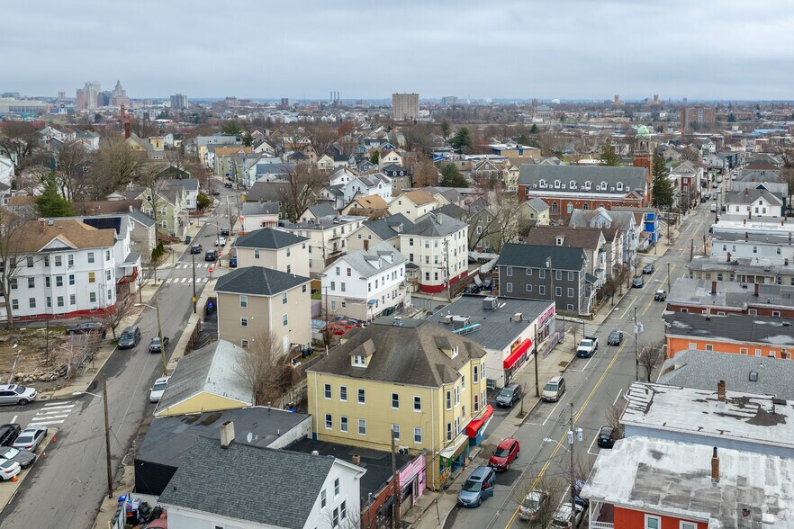 315-319 Manton Ave, Providence, RI à louer - Aérien - Image 2 de 4