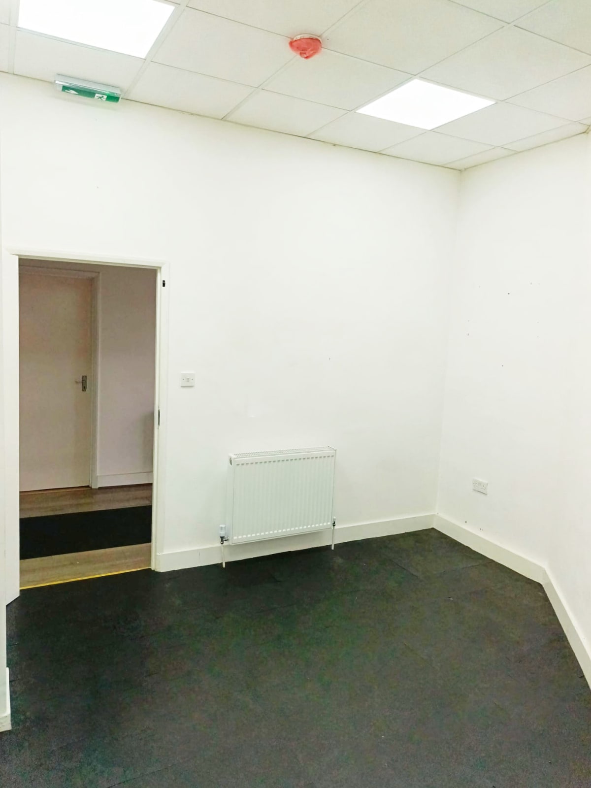 140-146 Dock Rd, Tilbury for lease Interior Photo- Image 1 of 3