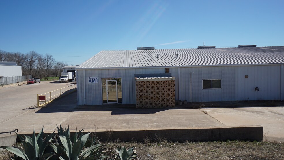 207 Allison, Taylor, TX à vendre - Photo du bâtiment - Image 3 de 14