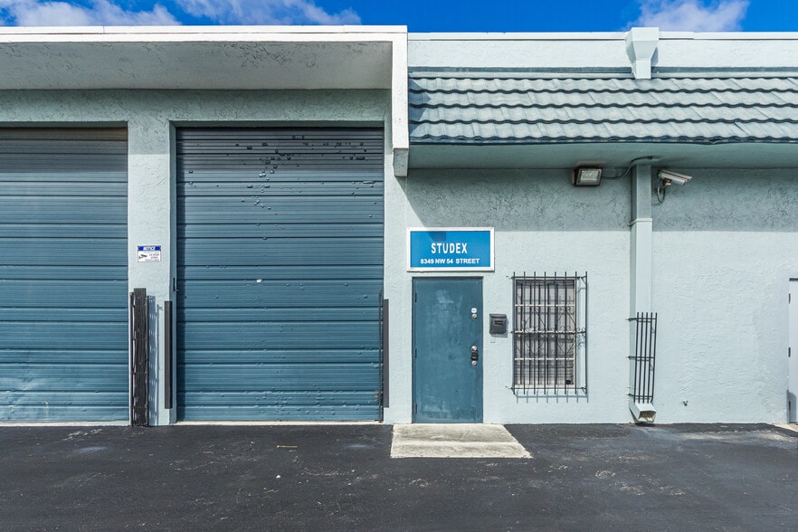 8349 NW 54th St, Doral, FL for lease - Building Photo - Image 1 of 26