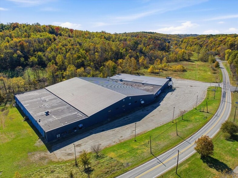 5001 W Crawford Ave, Connellsville, PA for sale - Building Photo - Image 2 of 30